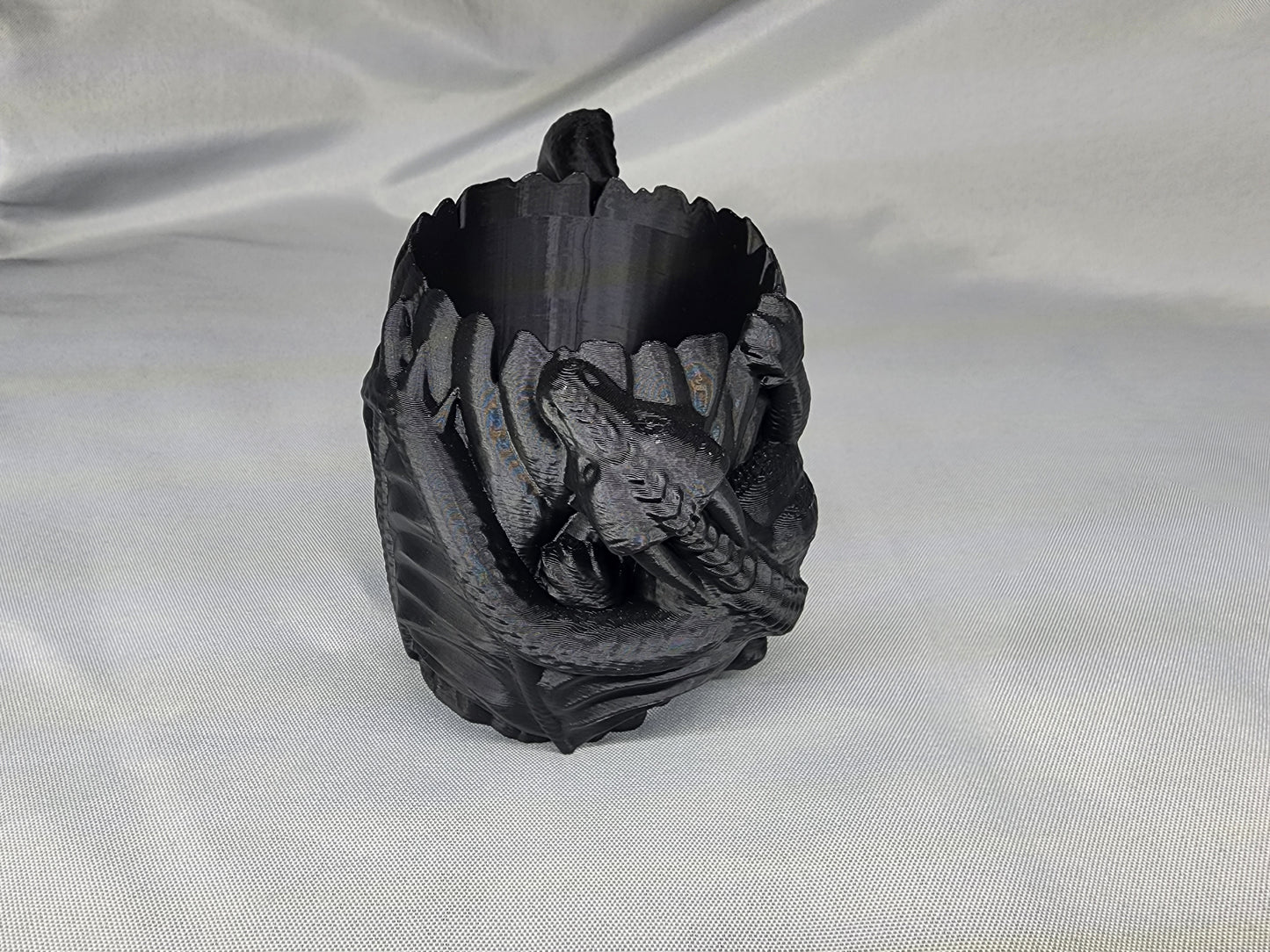Dragon can holder