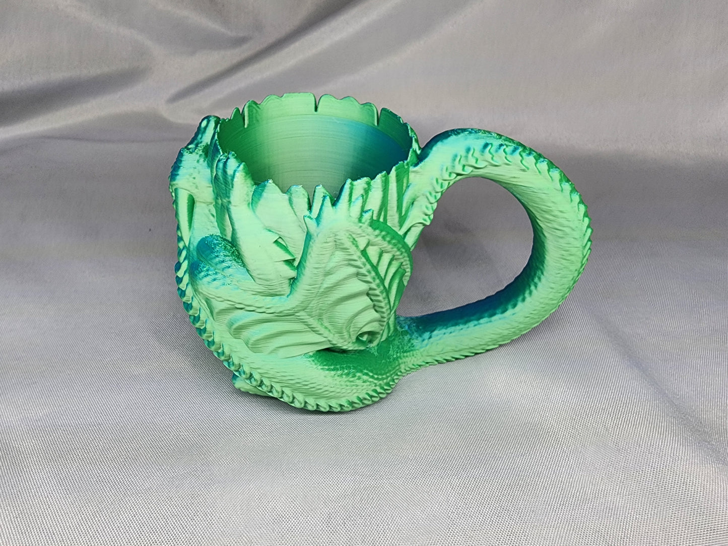 Dragon can holder