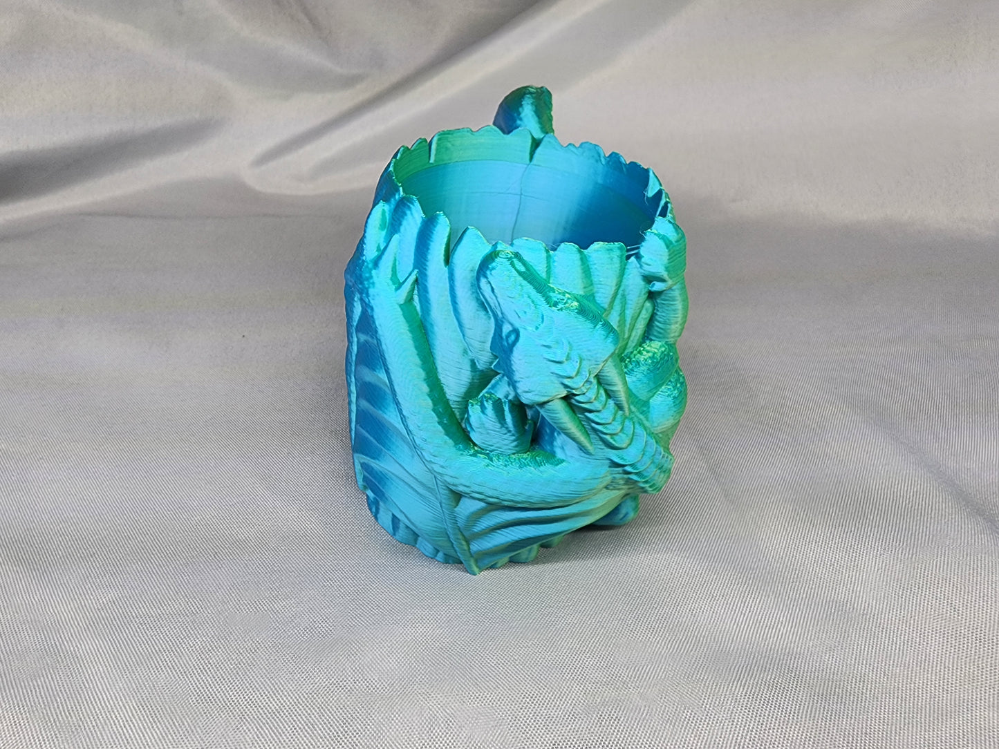 Dragon can holder