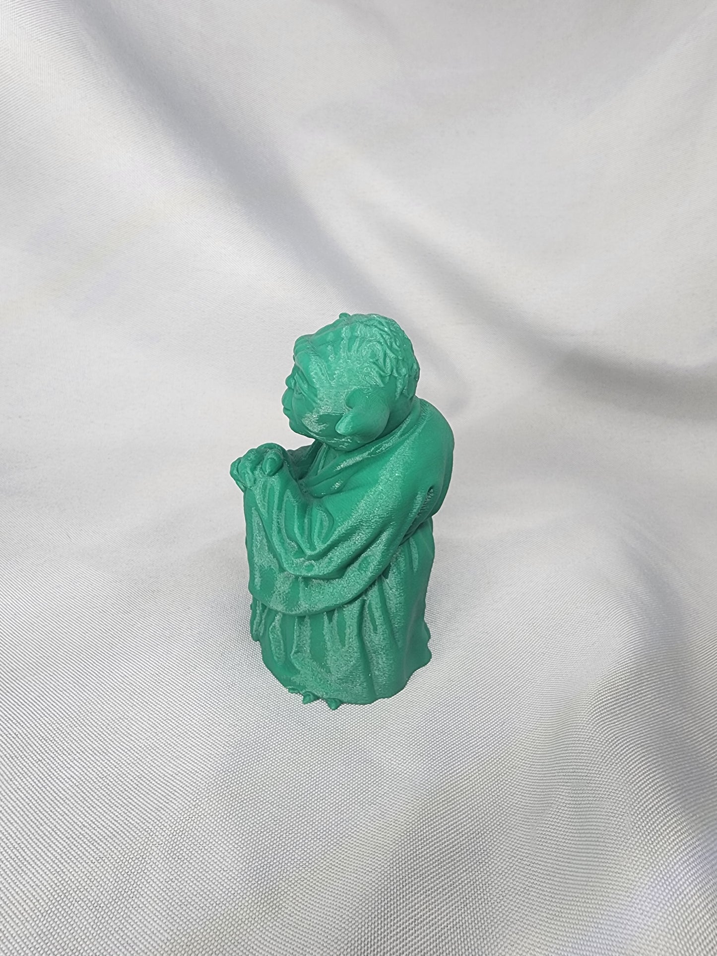 Wise Alien desk statue