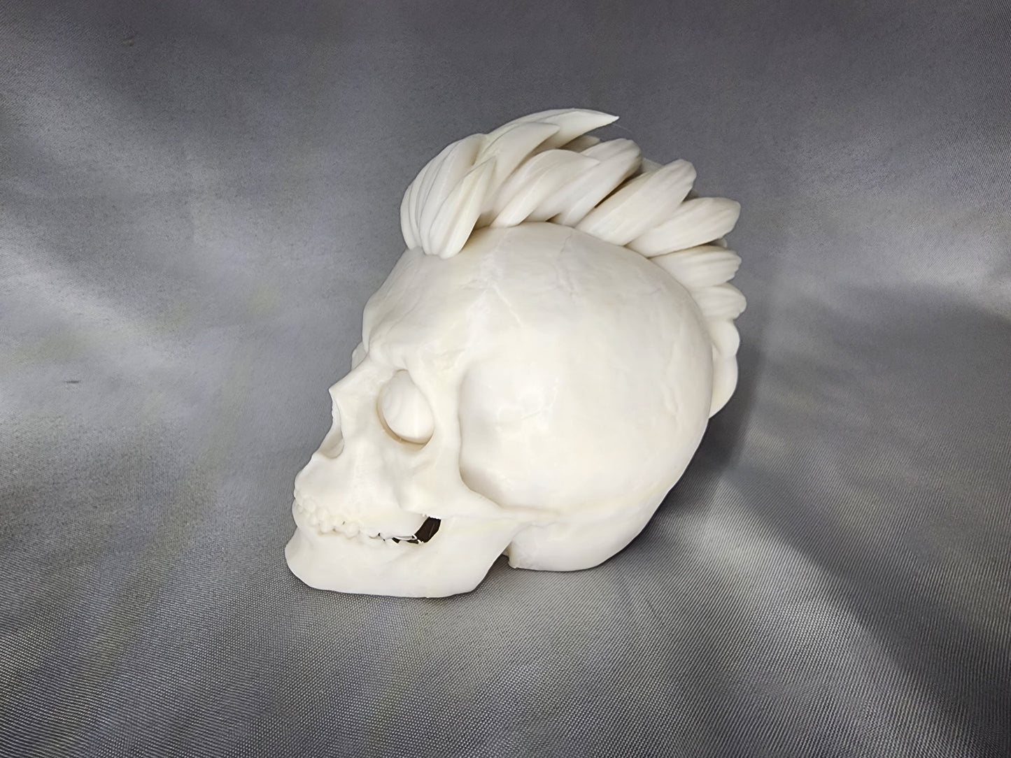 Skull with Mohawk desktop figurine decor