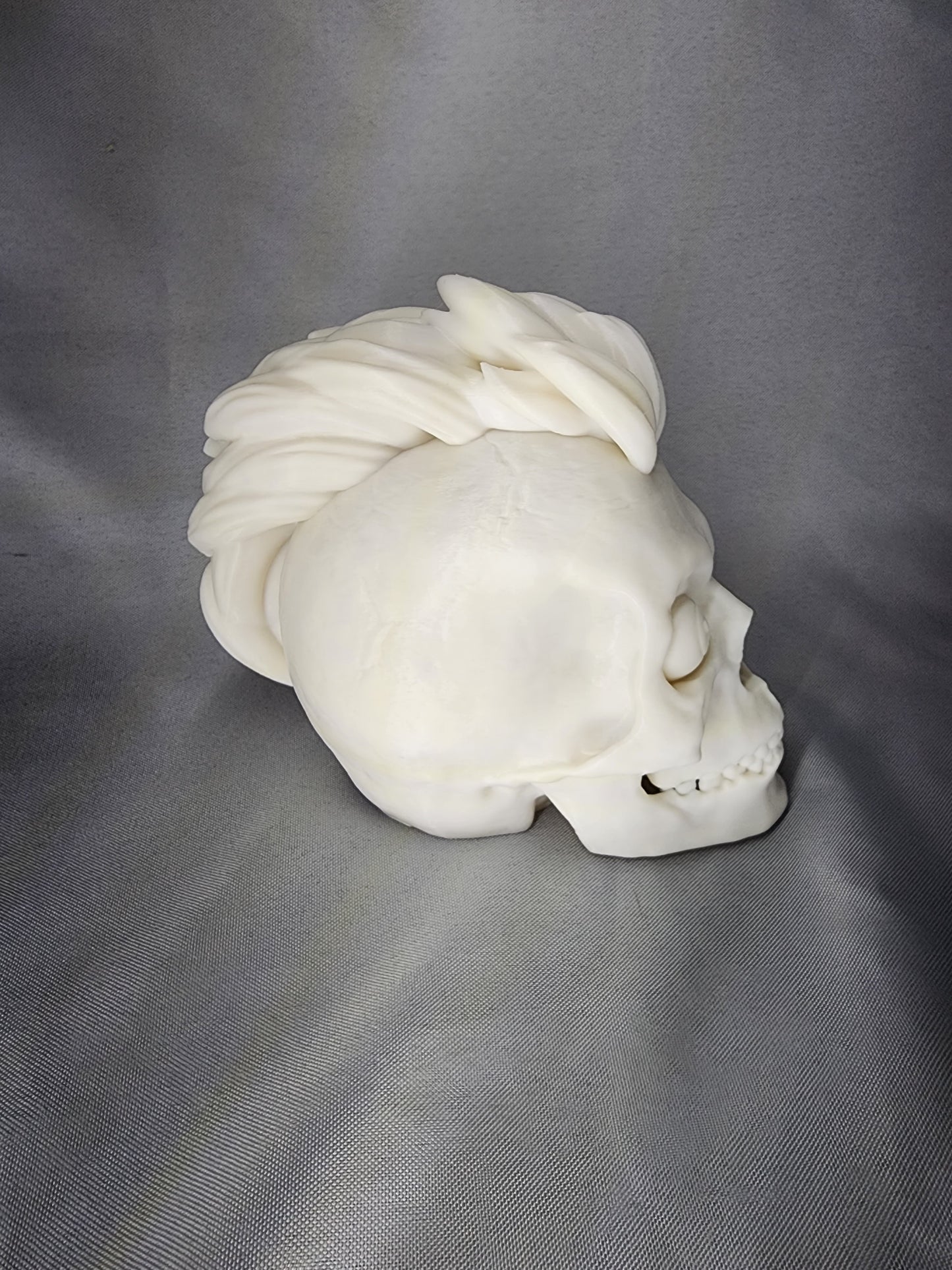 Skull with Mohawk desktop figurine decor