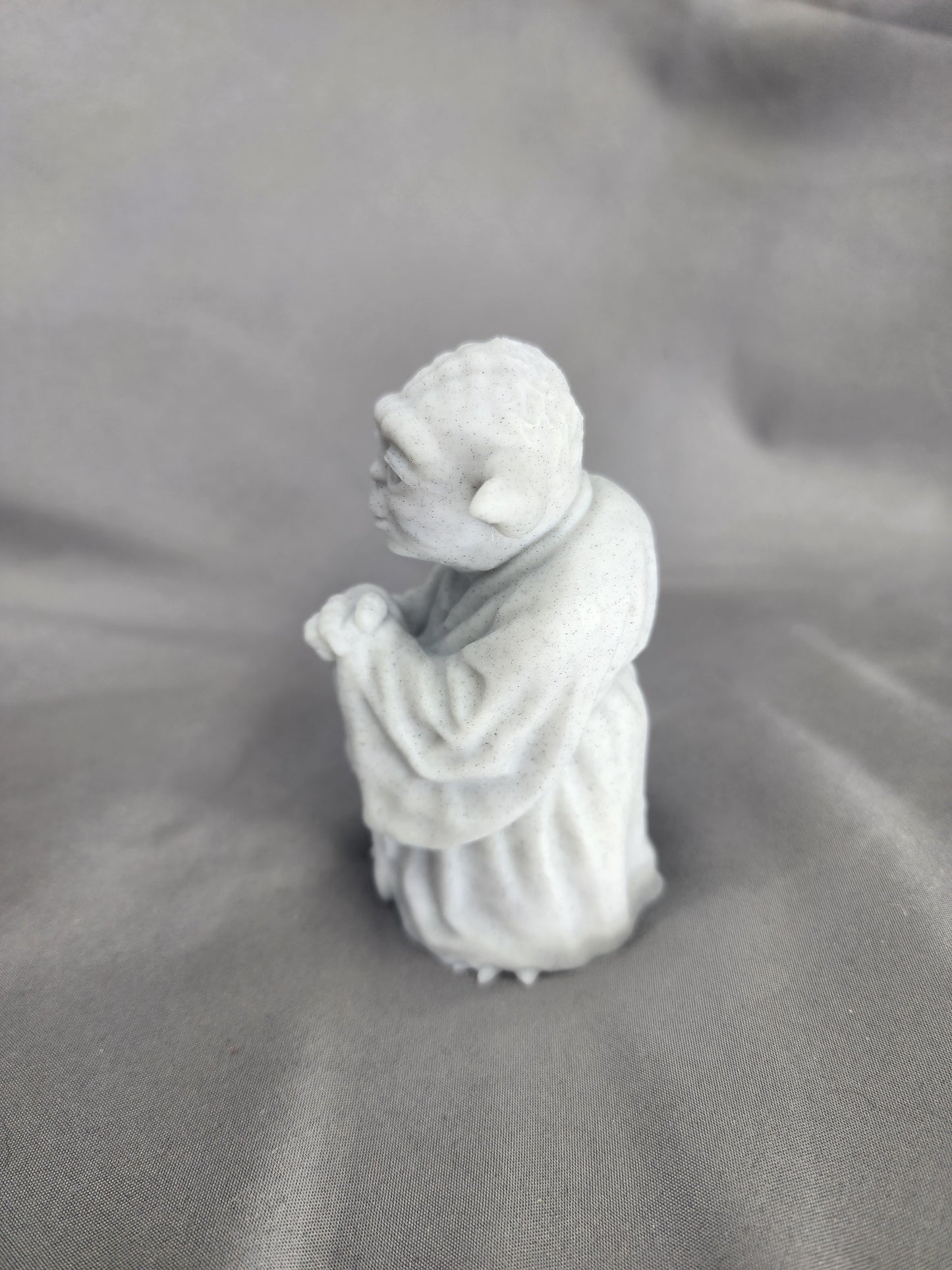 Wise Alien desk statue