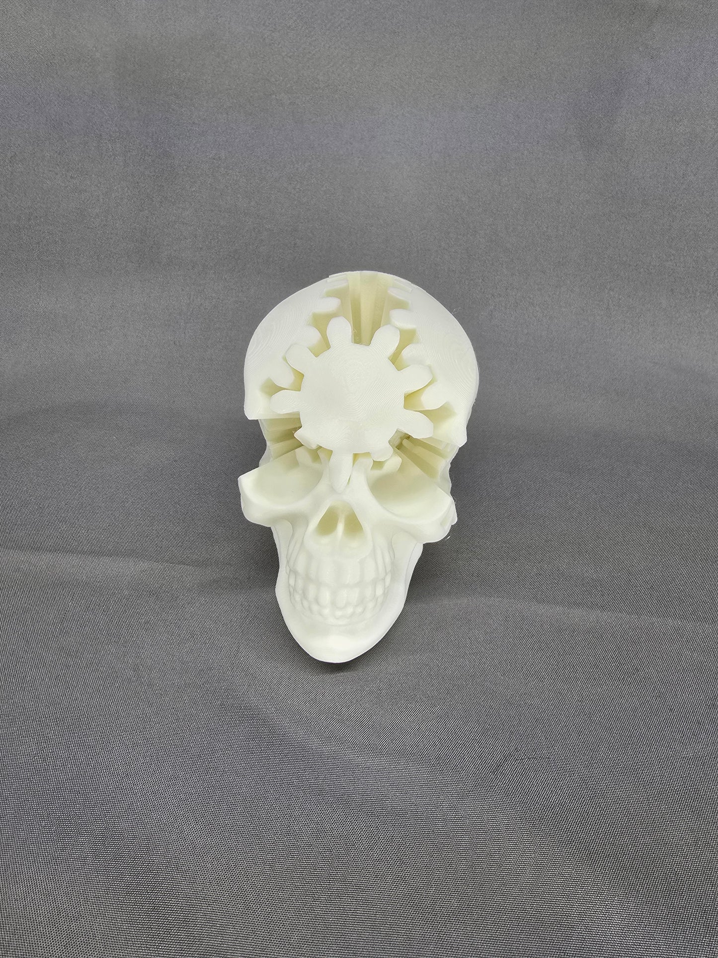 Skull Gear Head rotating articulating figurine decoration fidget for Halloween
