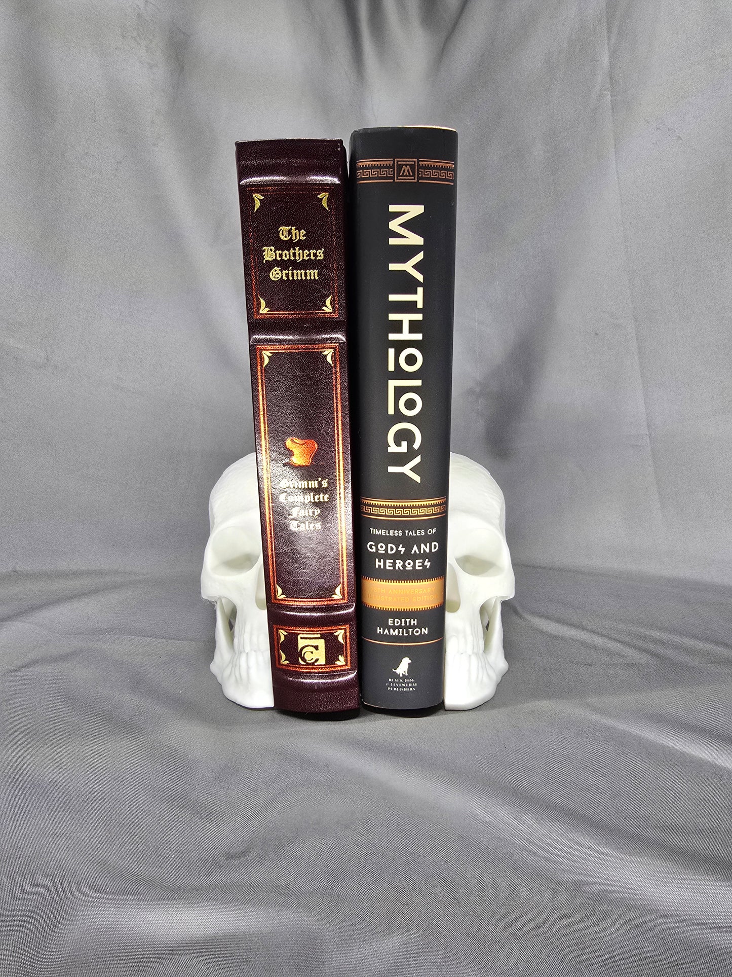 Skull Bookends: Gothic Decor