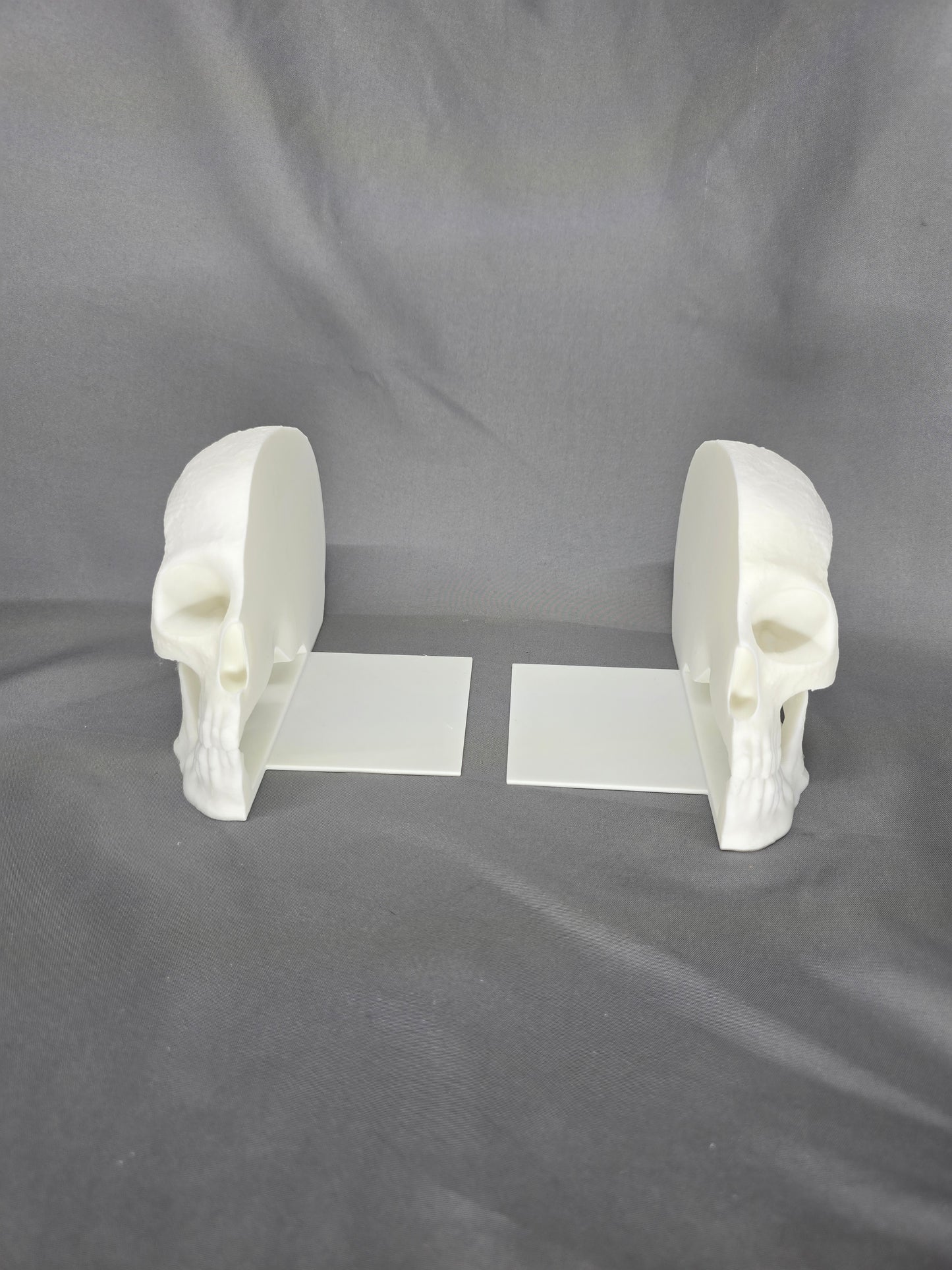 Skull Bookends: Gothic Decor