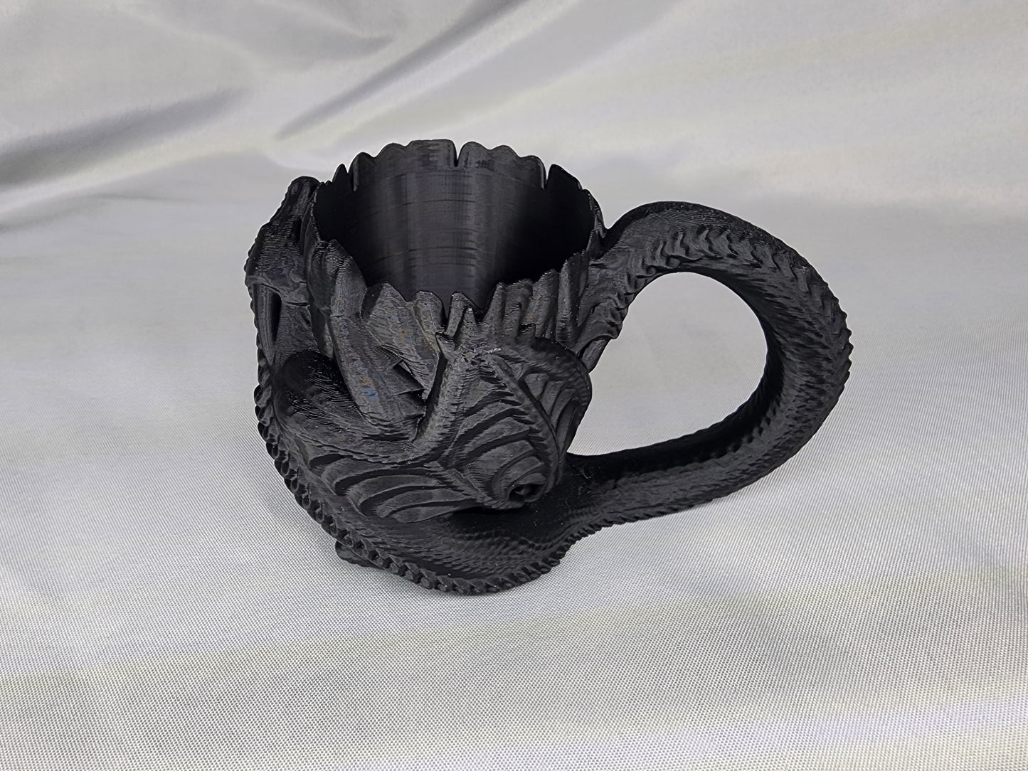 Dragon can holder
