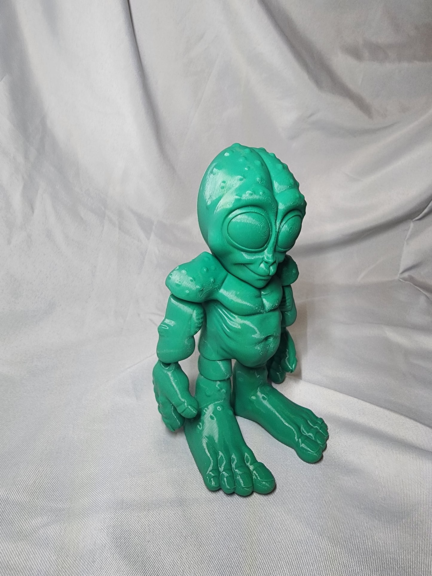 Alien articulating figurine