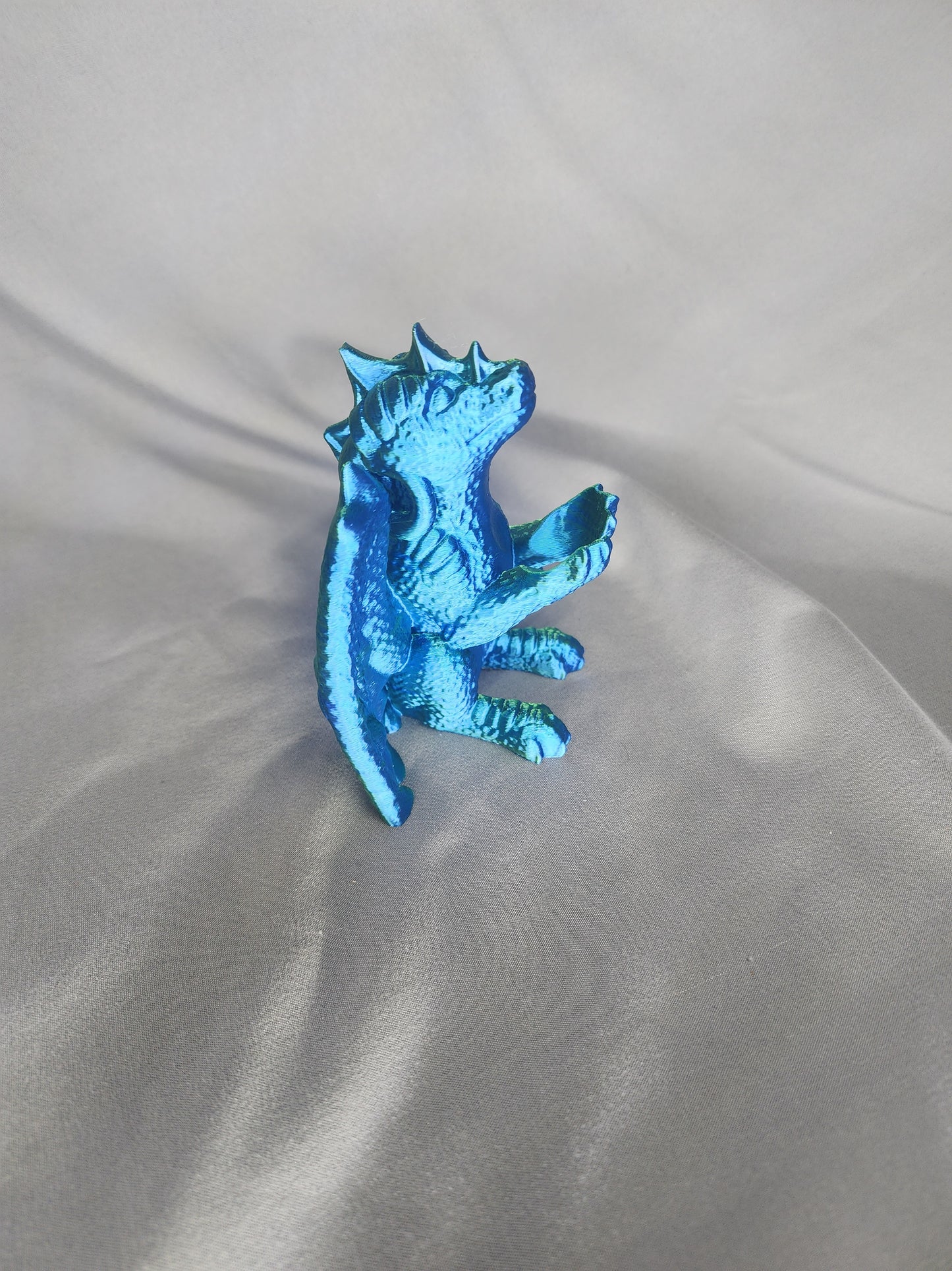 Dragon Paws Sitting Dice Holder Guardian will hold your dice for you while you make your next move