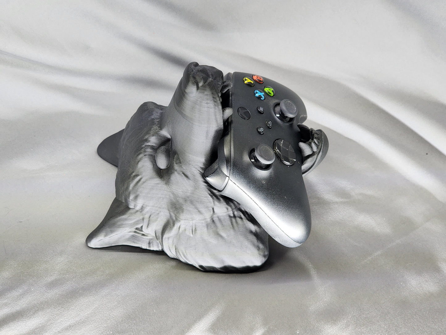 Wolf Head Controller Holder decor with desktop and wall mounted options to safe and securely store your gaming controllers