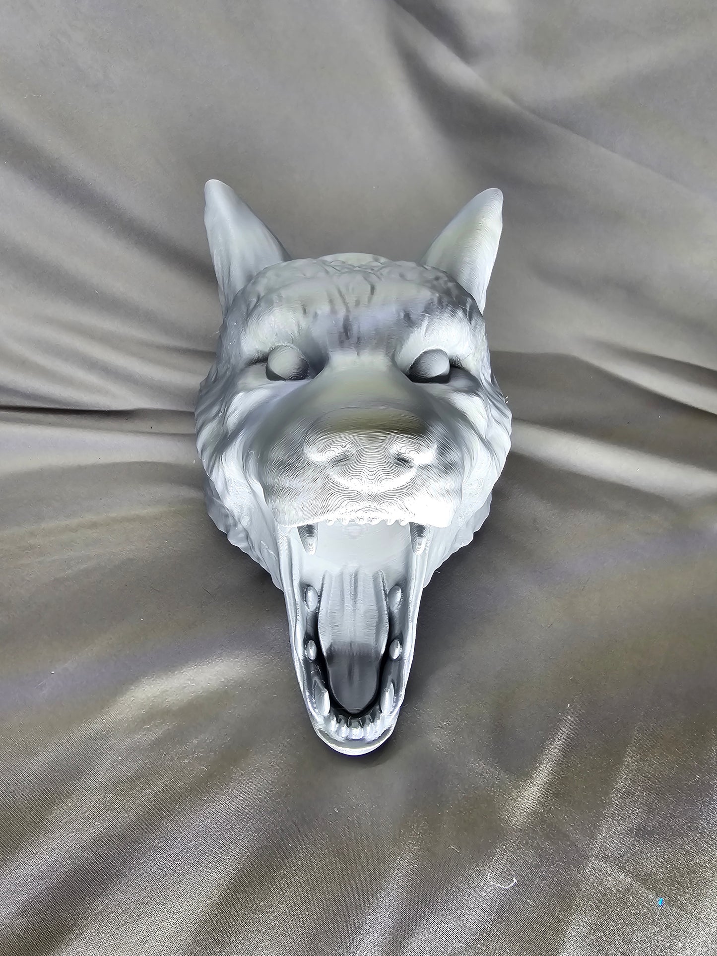 Wolf Head Controller Holder decor with desktop and wall mounted options to safe and securely store your gaming controllers