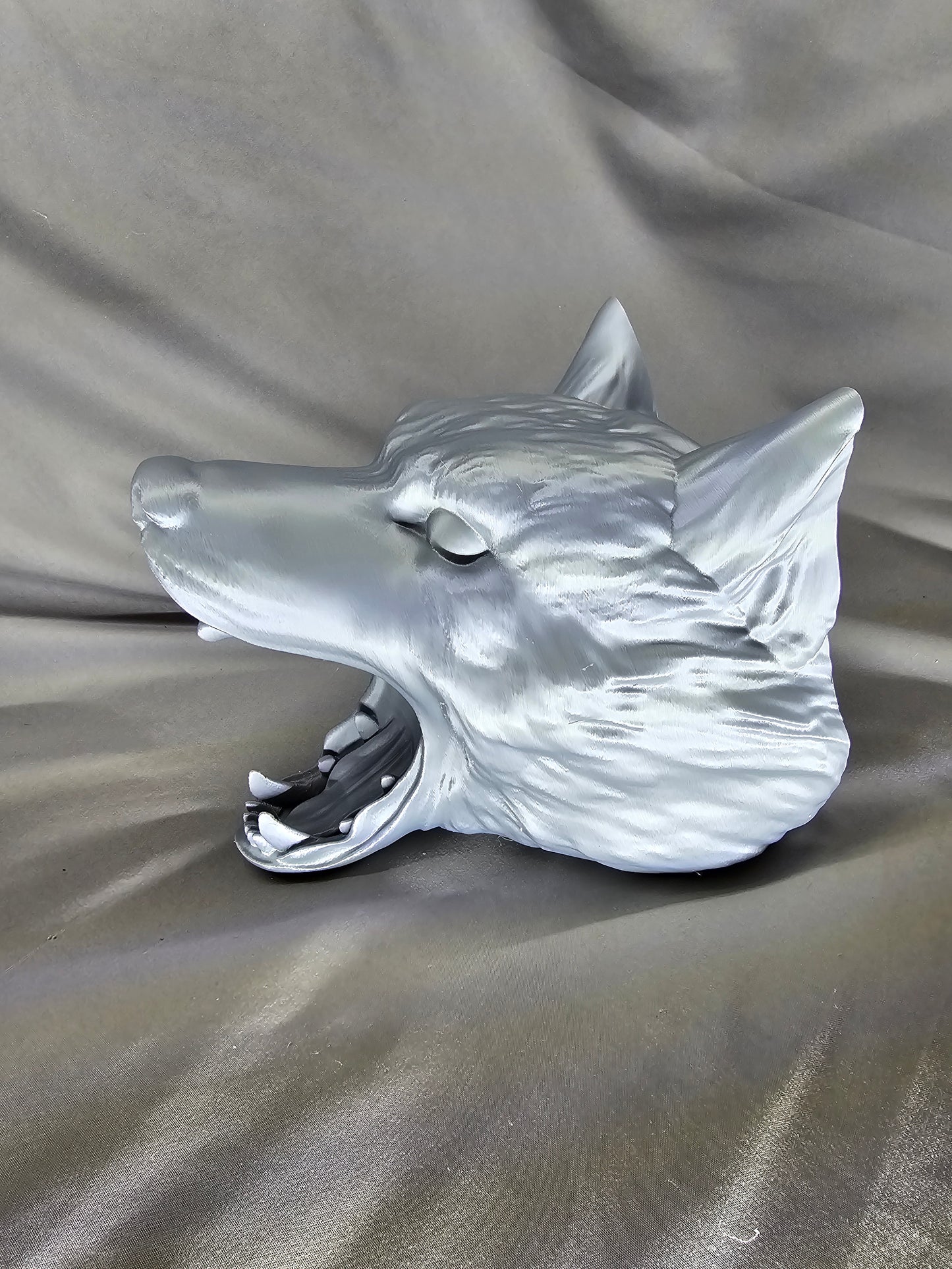 Wolf Head Controller Holder decor with desktop and wall mounted options to safe and securely store your gaming controllers