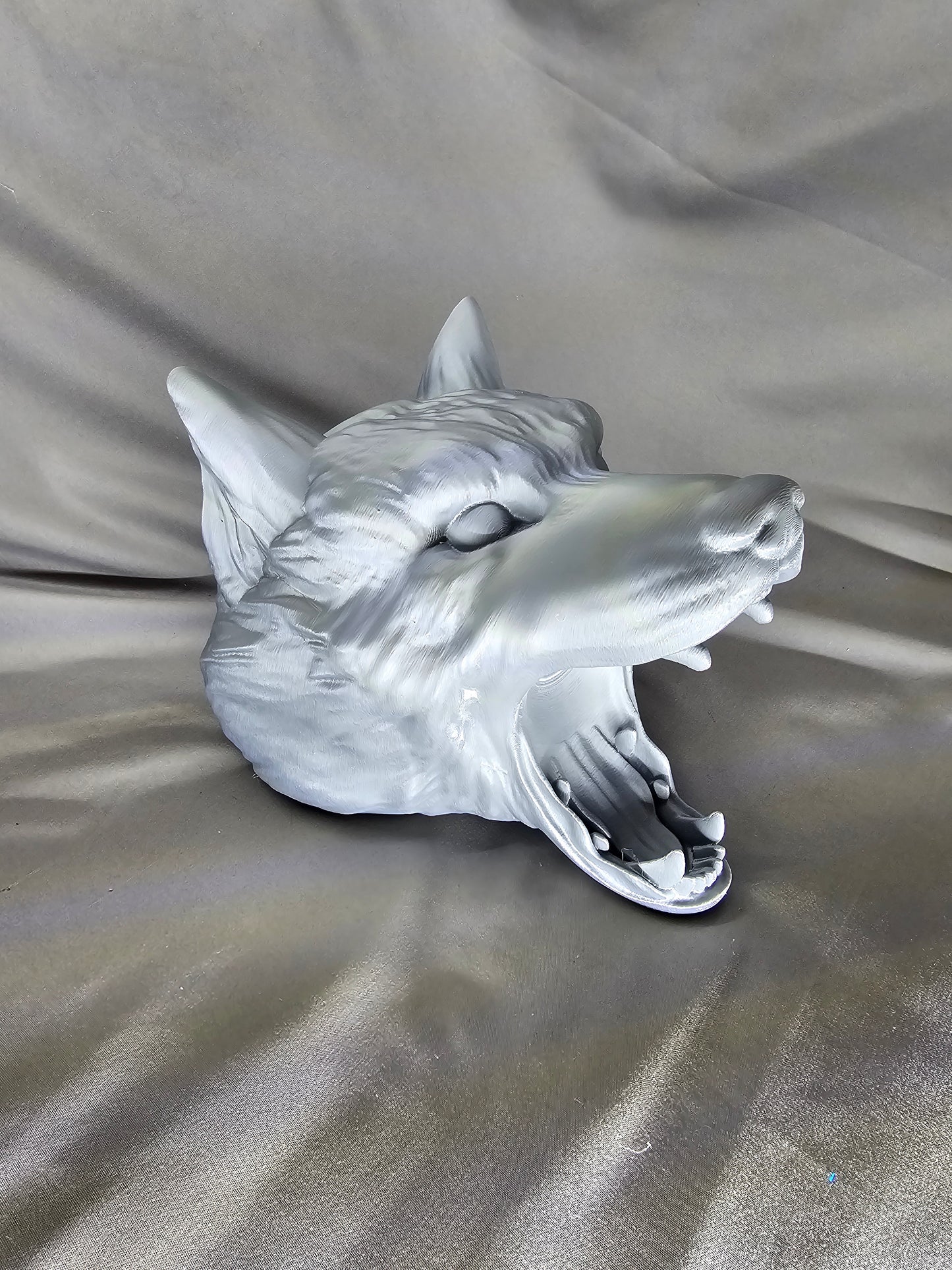 Wolf Head Controller Holder decor with desktop and wall mounted options to safe and securely store your gaming controllers