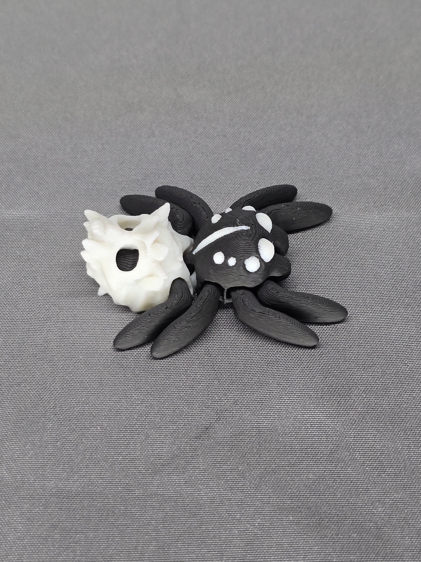 Hollow Skull Spider articulating figurine decoration for Halloween fun