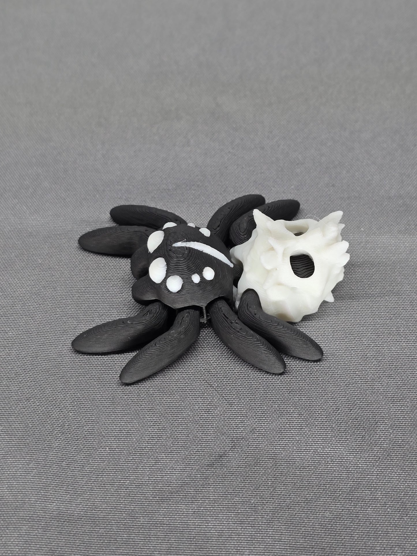 Hollow Skull Spider articulating figurine decoration for Halloween fun