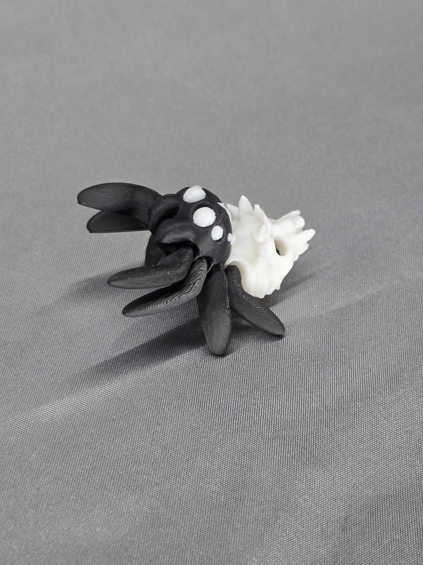 Hollow Skull Spider articulating figurine decoration for Halloween fun