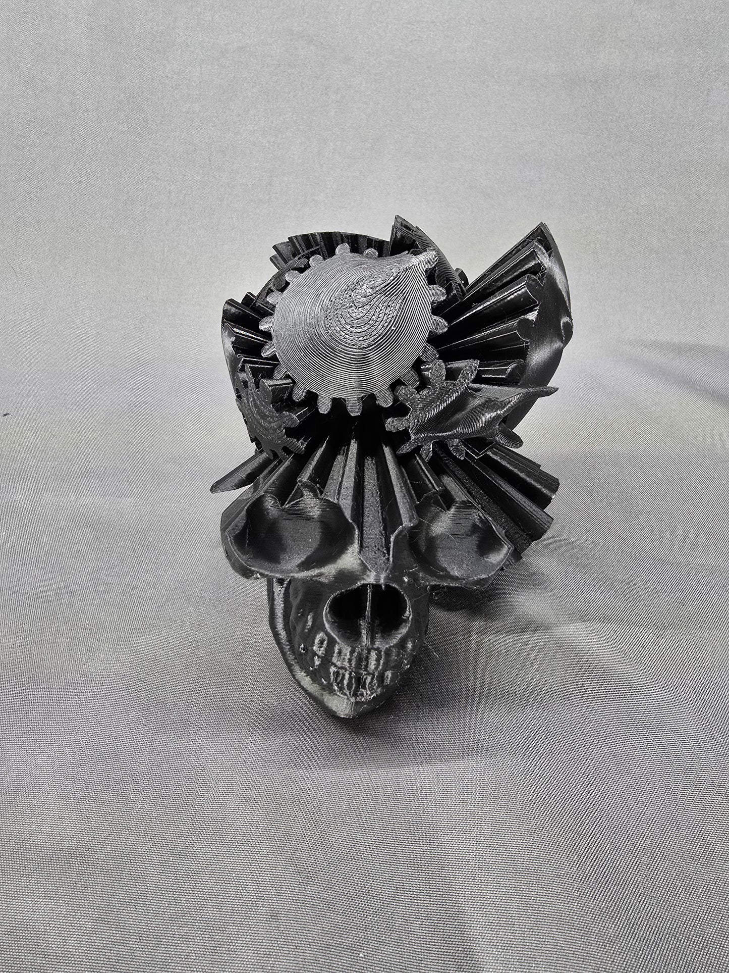 Skull Gear Head rotating articulating figurine decoration fidget for Halloween